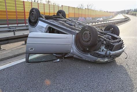 Unfall auf der A72 PKW überschlägt sich