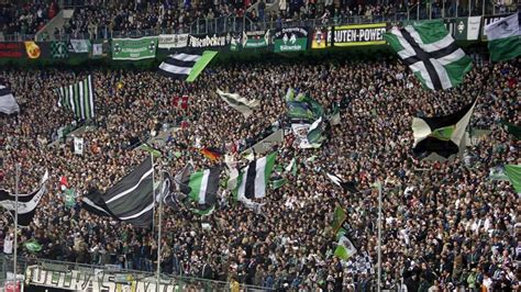 Zuschauerkulisse Im Stadion Fankurve Von Borussia Moenchengladbach Im