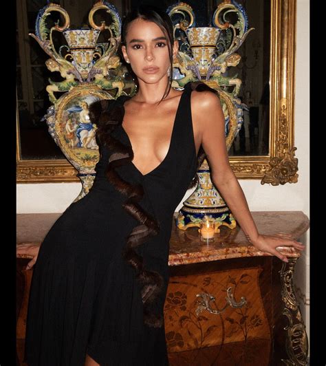 Foto Bruna Marquezine Aposta Em Vestido Curto De Couro Envernizado