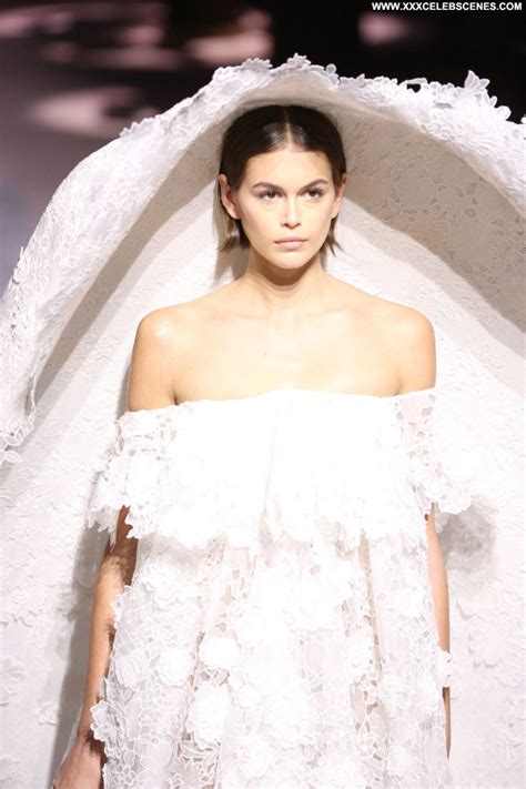 Kaia Gerber No Source Beautiful Posing Hot Celebrity Babe Sexy Nude Celebrities Mobile