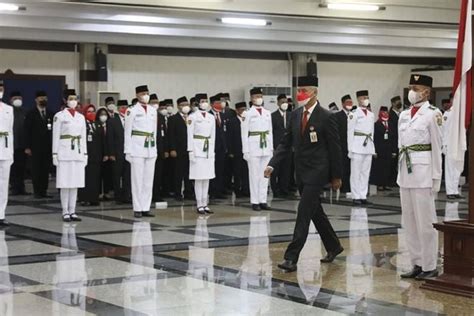 35 Anggota Paskibraka Tingkat Provinsi Jateng Dikukuhkan Ganjar