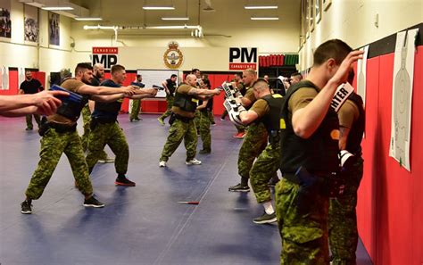 A Glimpse Inside Canadas Military Police Academy Incursion Dans Les