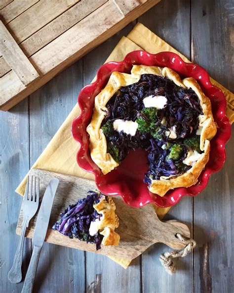 Torta Salata Con Cavolo Cappuccio Viola E Broccoli Zenzero In Cucina