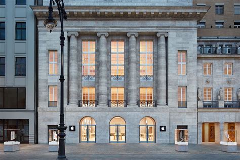 First Apple store in Berlin, Germany opens to enormous crowds | iMore