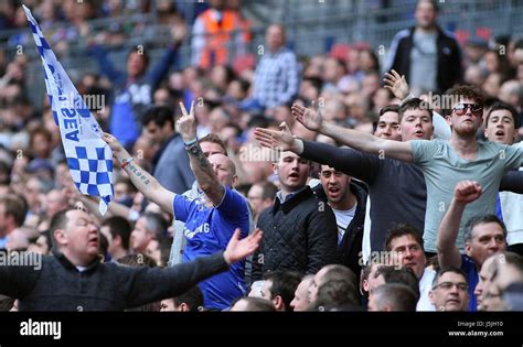 CHELSEA FAN CHELSEA V MANCHESTER CITY WEMBLEY STADIUM LONDON ENGLAND UK ...