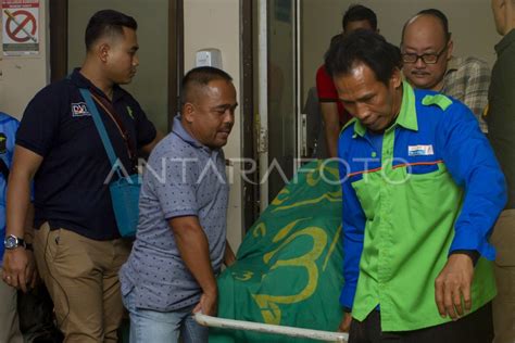 KORBAN KECELAKAAN BERUNTUN DI TOL CIPULARANG ANTARA Foto