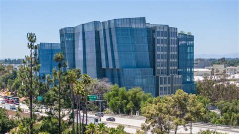 Gehry Partnersdesigned Warner Bros Headquarters Completed In Burbank