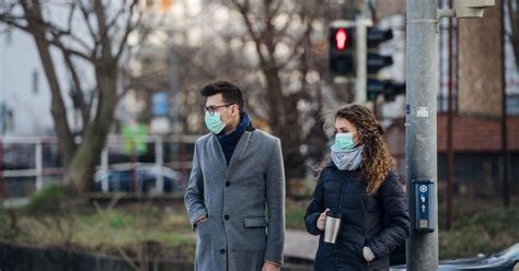 Maski Na Ulicach Godziny Policyjne Monachium Frankfurt I Berlin