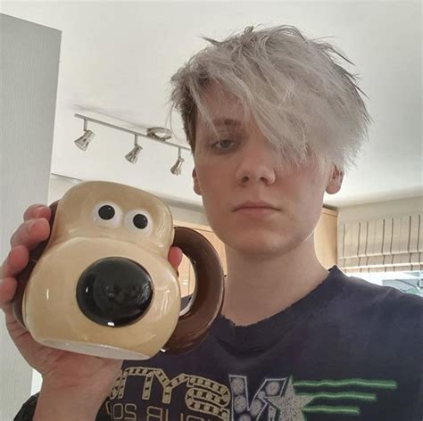Look How Hot This Lesbian Is R Pyrocynical