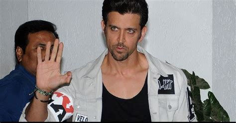 Hrithik Roshan Hand - Seguroce