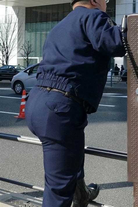 メガネ中年警察官の可愛いお尻を触りたいなぁ～～ 男性警察官 警官 警察官