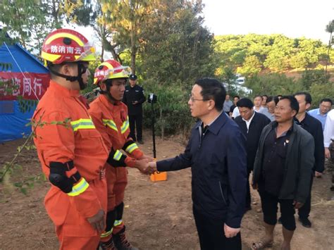 漾濞64级地震 云南消防营救群众17人，转移1446人澎湃号·政务澎湃新闻 The Paper