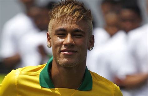 Envolvido em polêmicas Neymar completa 21 anos