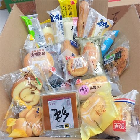 Combo 1kg bánh mix gần 20 loại hot hit kèm 2 hộp qui linh cao 2 vị Shopee Việt Nam