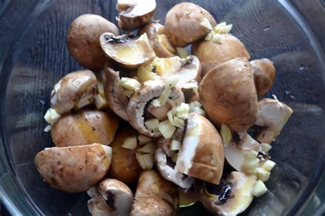 Hardly Housewives: Oven Roasted Mushrooms