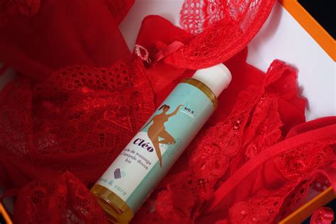 La lingerie rouge un incontournable de la séduction à shopper chez Passage du Désir Paris
