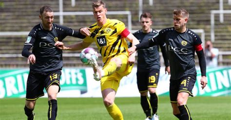 Regionalliga Bvb Ii Erneut Nur Remis Freiburg Aufstieg Vertagt