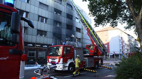 Mannheim Brand In Mehrfamilienhaus Mehrere Verletzte Irish Pub Zerst Rt