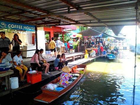 Floating Market Bangkok tour + boat trip (Taling Chan) | Point and ...