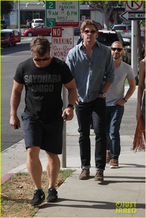 Chris Hemsworth Grabs Lunch with His Older Brother Luke!: Photo 3223127 ...