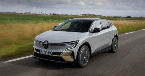 Renault Mégane E Tech elettrica batterie autonomia e guida su strada