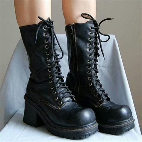 ᴘɪɴᴛᴇʀᴇsᴛ: ᴊᴀɴɪᴇᴇᴍᴏ | Goth shoes, Gothic shoes, Chunky heel platform boots