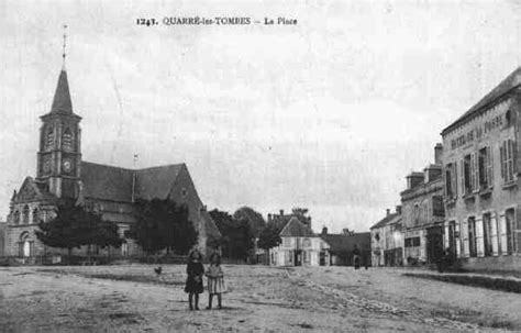 Quarré les Tombes La Place Carte postale ancienne et vue d Hier et