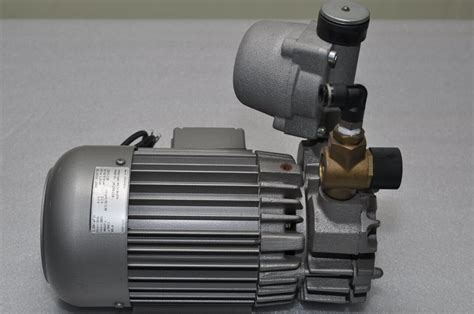 BECKER OIL LESS VACUUM PUMP D 42279 VT3 6 08 230V 300W 7 2m³ h