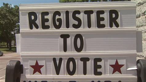 Same Day Voter Registration Allows Michiganders To Vote All The Way Up To Election Day Youtube