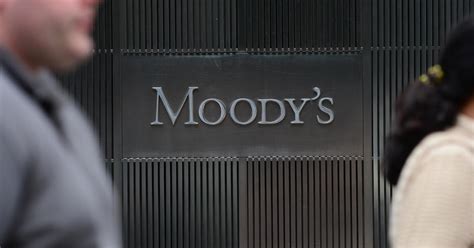 Moody's to pay nearly $864 million to settle claims it inflated ratings
