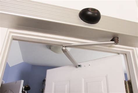 Устройство для открывания дверей швейцар - фото