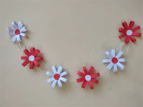 9. Bunga Merah Putih dari Kertas Origami - Teman Kreasi