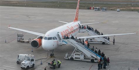 Easyjet Passenger Boards Wrong Flight Lands 1 000 Miles Short Of