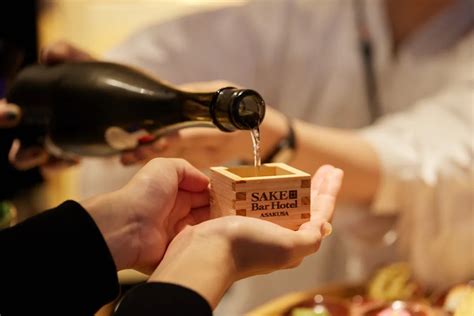 お酒好き必見！日本酒飲み放題のホテル「sake Bar Hotel 浅草」が誕生｜レッツエンジョイ東京