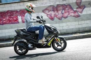 Prova Yamaha Aerox R Naked recensione con pregi e difetti scheda tecnica e velocità inSella