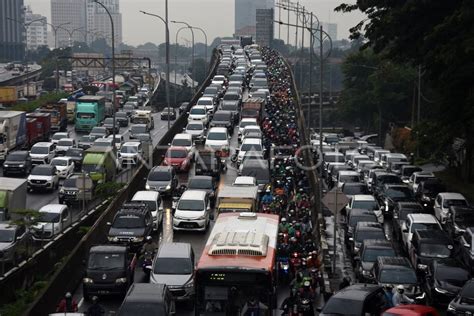 Kemacetan Pascahujan Di Jakarta Antara Foto