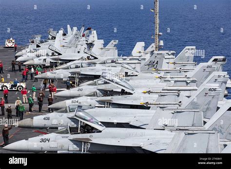 Mar Mediterráneo 13 De Octubre De 2023 Fa 18 Super Hornets Ala