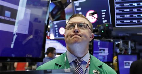 Dow Down 400 Points As Trade War Fears Grow