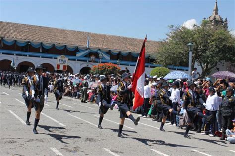 Apoteósico desfile por aniversario de Huamanga PERU CORREO