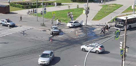 В столкновении двух легковушек в Киришах пострадали семь человек 30