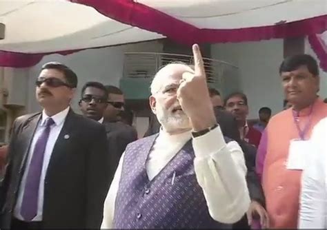 Gujarat Polls Pm Narendra Modi Casts His Vote In Sabarmati Dynamite News