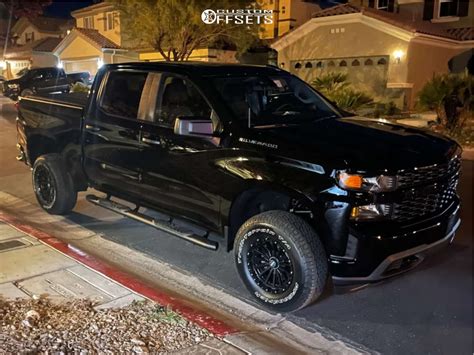 2022 Chevrolet Silverado 1500 With 17x9 12 KMC Km547 And 285 70R17