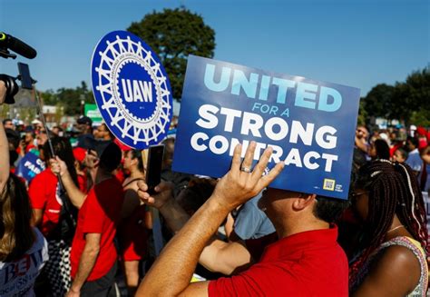 US Auto Workers Union Launches Historic Strike On Detroit S Big Three