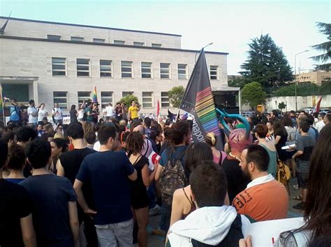 PALCOSCENICO IN CAMPANIA IT LA RIFLESSIONE Del Gay Pride Dellaffetto E Del Buon Senso Di