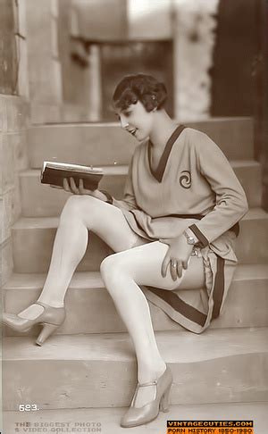 Brunette Slut With Pearl Necklace Loves Getting Naked Be XXX Dessert