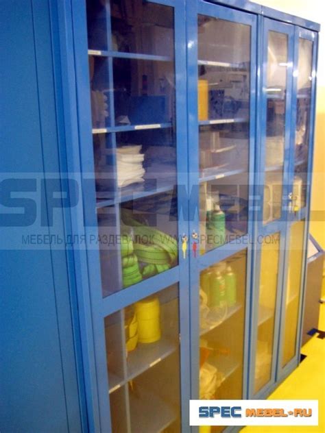 шкаф для хранения расходных материалов на производстве