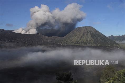 Abu Vulkanis Gunung Bromo Mengarah Ke Malang Republika Online