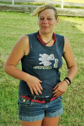 German Milf Miriam Milf Miriam Zeigt Ihre Schlaffen Busen Und Ihre Fette Wampe Porn Pic