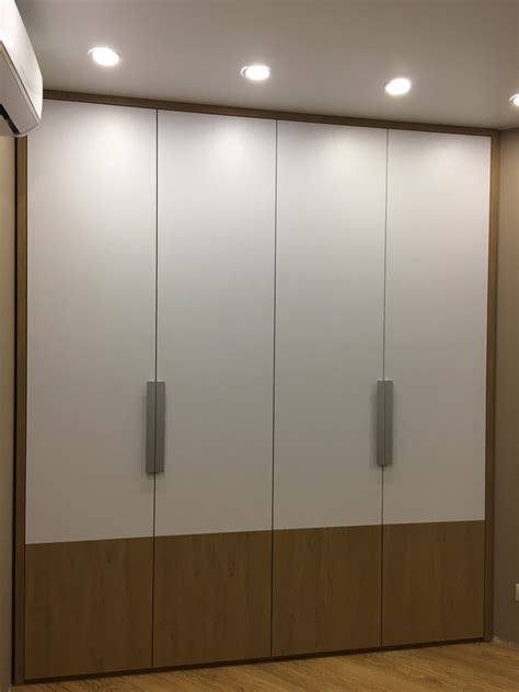 Шкаф с фасадами в два цвета | Cupboard design, Wardrobe laminate design ...