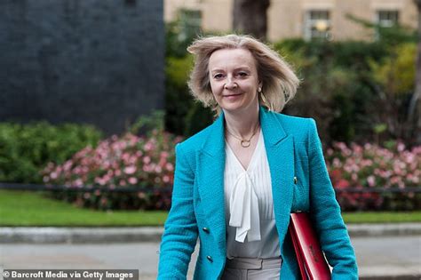 Liz Truss Faces Revolt Over Toothless Brexit Deal Daily Mail Online